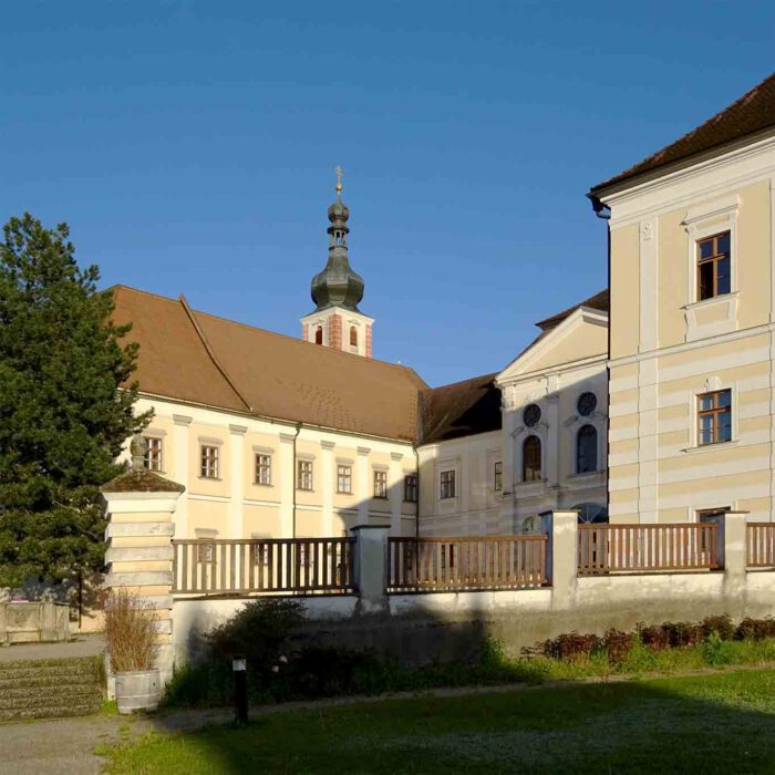 Klosterhof mit Gästehaus Stift Geras.