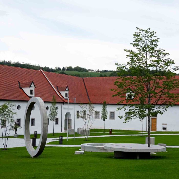 Der Stiftspark und die Stiftskirche bergen Überraschungen für den aufmerksamen Besucher.