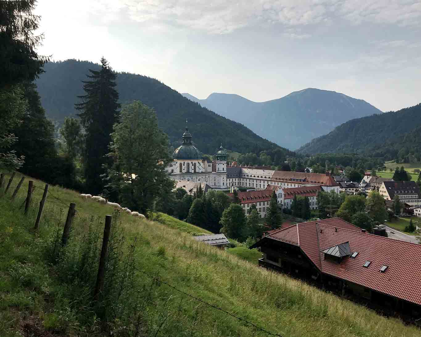 Die Abtei Ettal am Fusse der Ammergauer-Alpen.