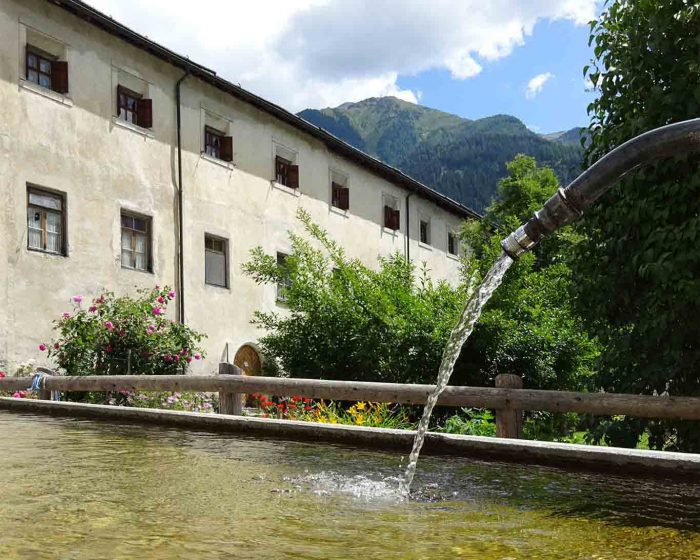 Das Wasser des Lebens tränkt Menschen, Pflanzen und das liebe Vieh.