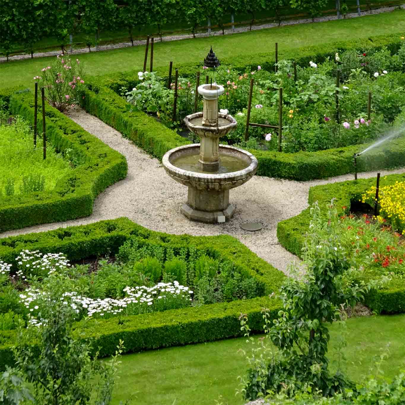 Schafft es ein Brunnen nicht allein, dann dürfen es derer auch zweie sein.
