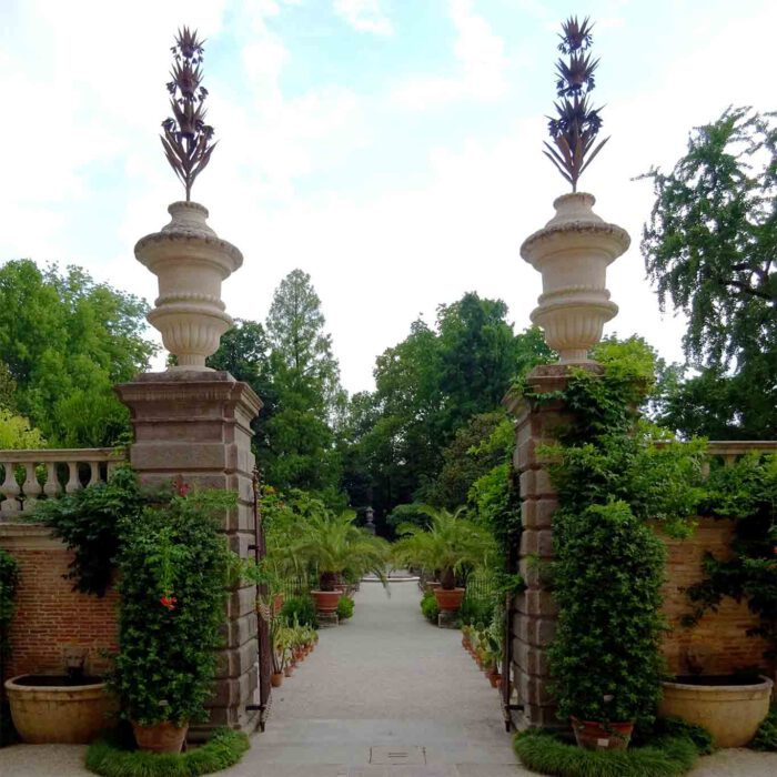 Das Westtor ist der repräsentative Zugang zum alten Garten mit den Medizinalpflanzen.