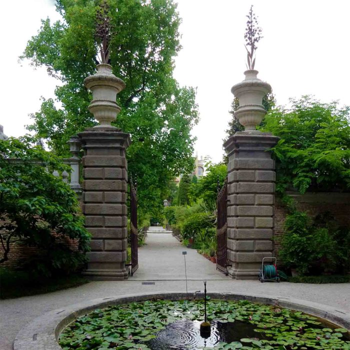 Das Osttor des historischen botanischen Gartens der Universität Padua.