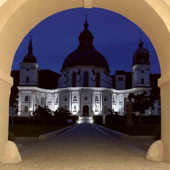 Nachts wird das Kloster zur Attraktion.