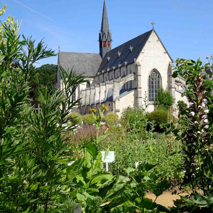 Im Herzen des Westerwaldes befindet sich die Zisterzienserabtei Marienstatt mit wunderschönen Gärten.