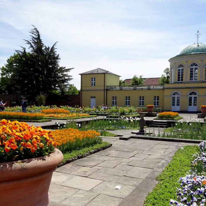 Schmuckgarten mit Bibliothek