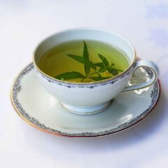 Ein wahrlich entspannender Genuss ist eine Tasse Tee mit Zitronenverbene.