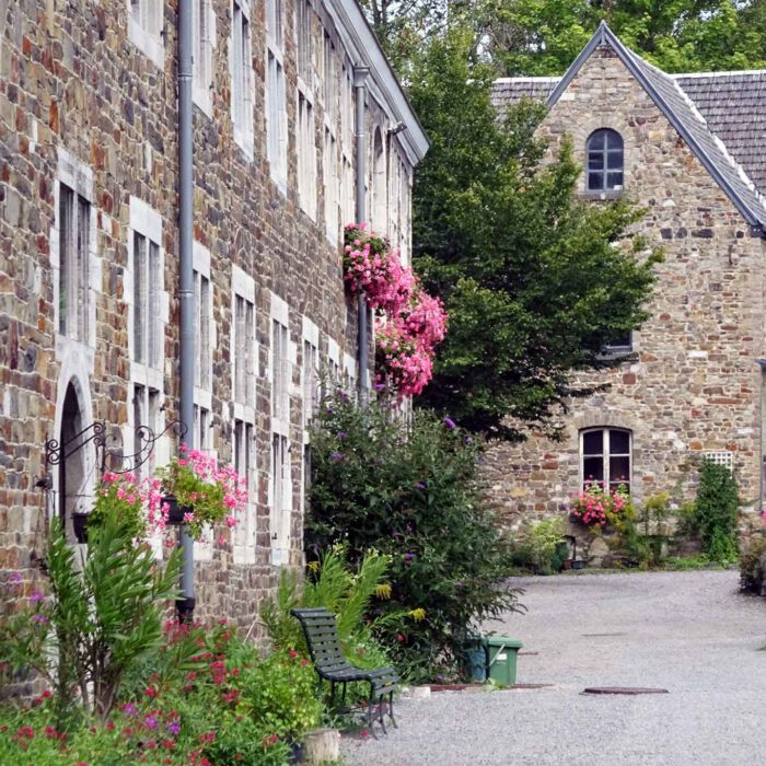 Blick in den Garten der Abbaye du Val Dieu