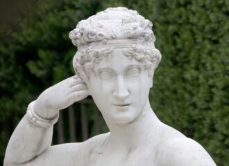 Selbstbildnis des Autors dieses Artikels in mühevoller Kleinarbeit in Marmor geritzt.