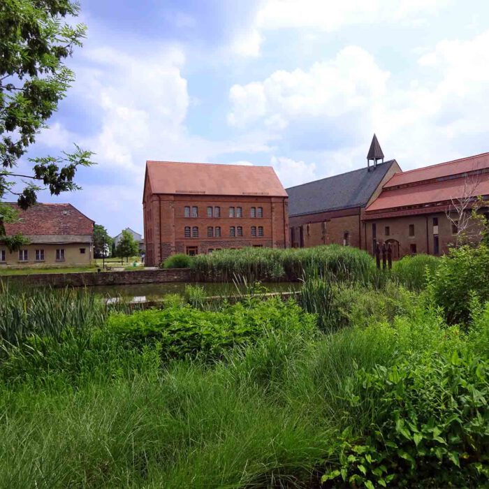 Ehemals preussische Staatsdomäne und später landwirtschaftlicher Produktionsbetrieb und nun kommen die spirituellen Aufgaben in die Gemäuer des Kloster Helfta zurück.