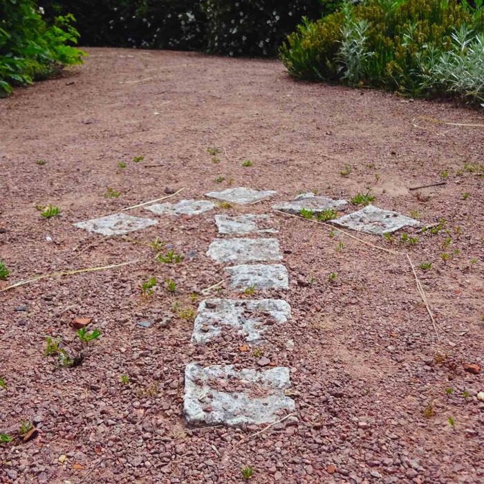 Wie so oft gibt es am Anfang einen Hinweis. Den Rest muss man selbst herausfinden. Ein echtes Labyrinth in Helfta.