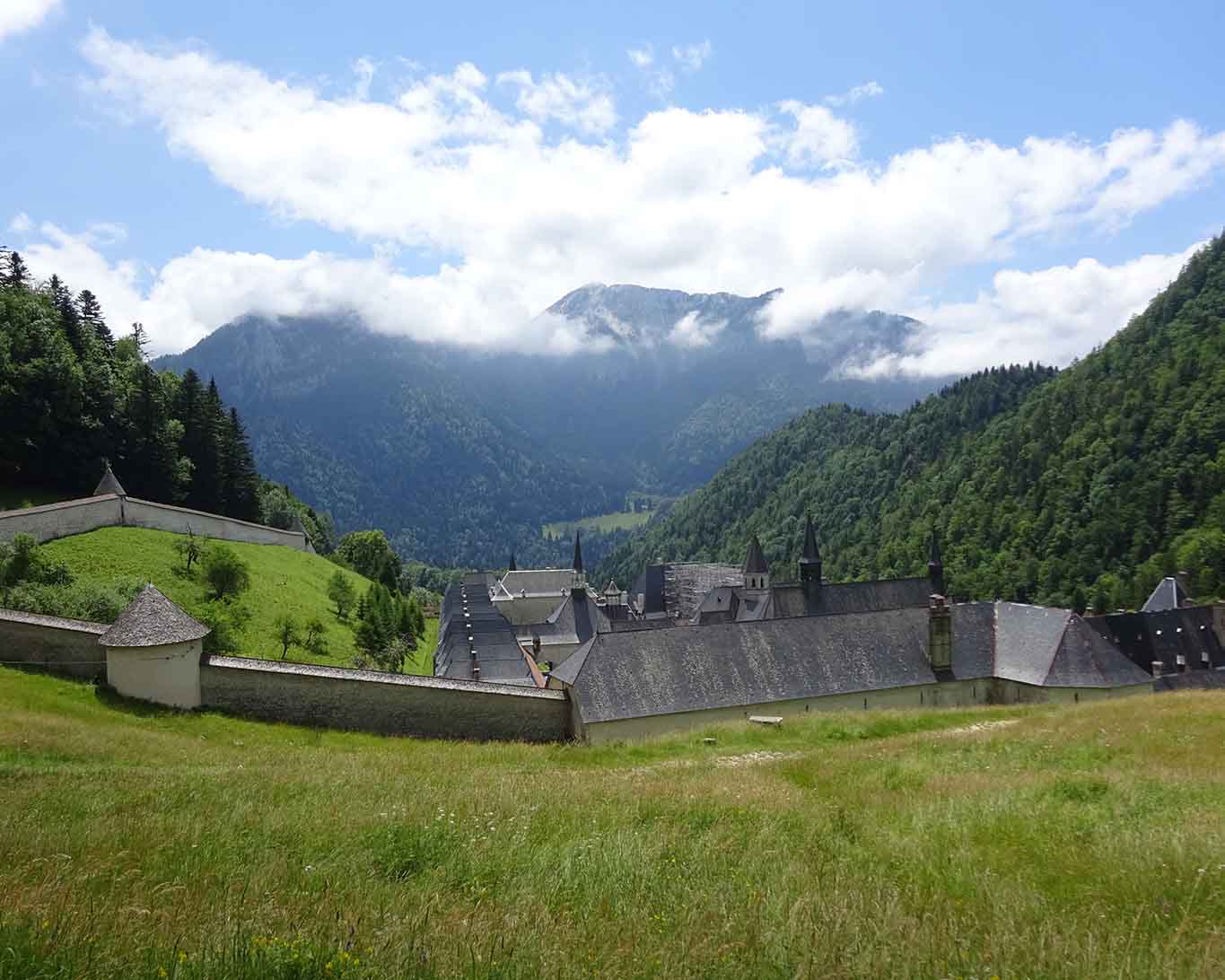 Das Juragebirge wurde nach dem bekannten Kloster benannt: Massif de Chartreuse.