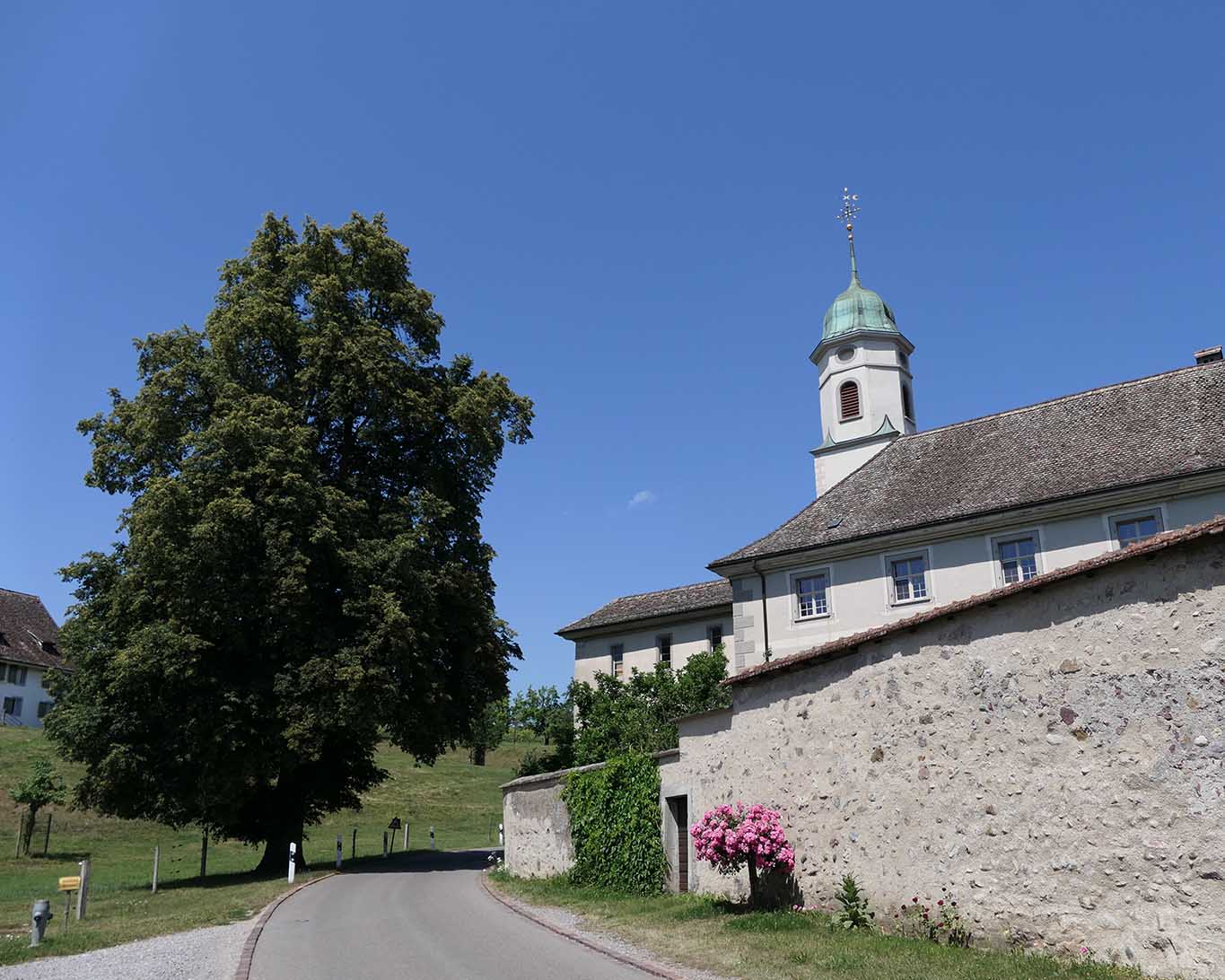 Benediktinerinnenkloster Fahr bei Zuerich im Limattal. Eine Insel mitten in der erfolgreichen Welt der Geschäftigkeit.