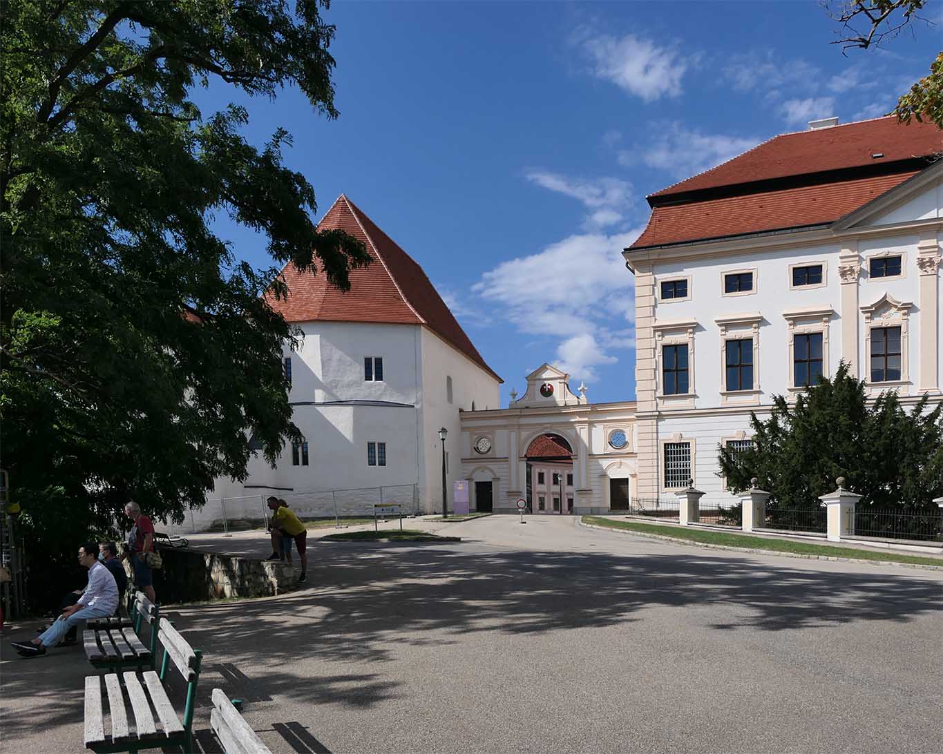 Eingang zum Klosterhof des Stiftes Göttweig