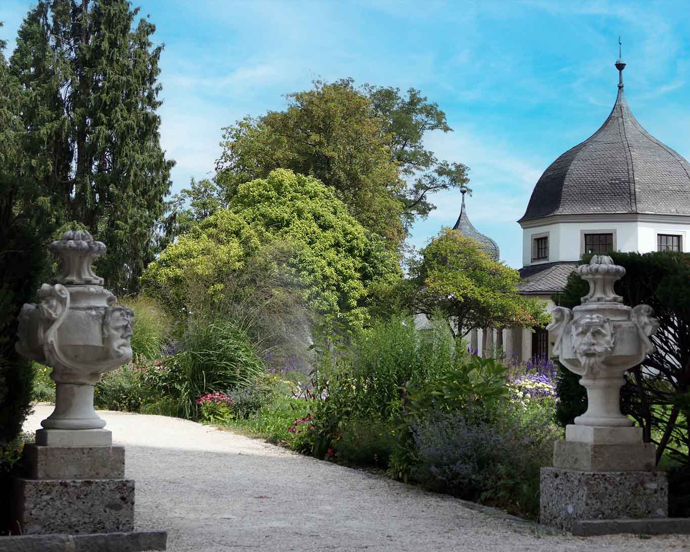 Blick in den Sternwartengarten mit dem Renaissance-Gartenpavillon