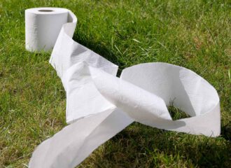 Geringeltes Toilettenpapier als Titelbild für die S3-Leitlinie Reizdarm
