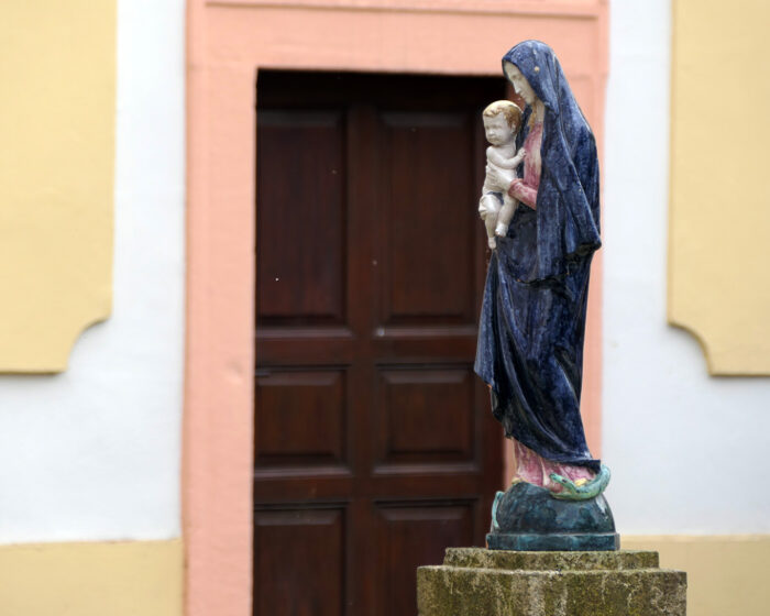 Maria mit Kind im Abteihöfel von St. Marienthal.