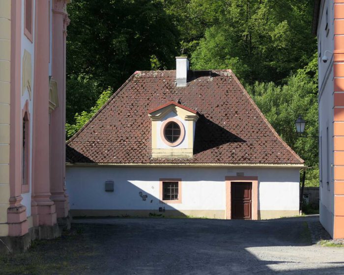 Nah am Wasser gebaut hatten die Stifter des Klosters St. Marienthal an einer Schleife des Flüsschens Neiße.