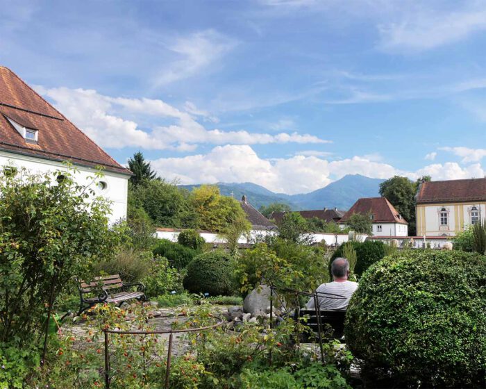 Ein Platz der Ruhe, der Erholung, der Inspiration und für Entdecker ist der alte Klostergarten in Benediktbeuern.