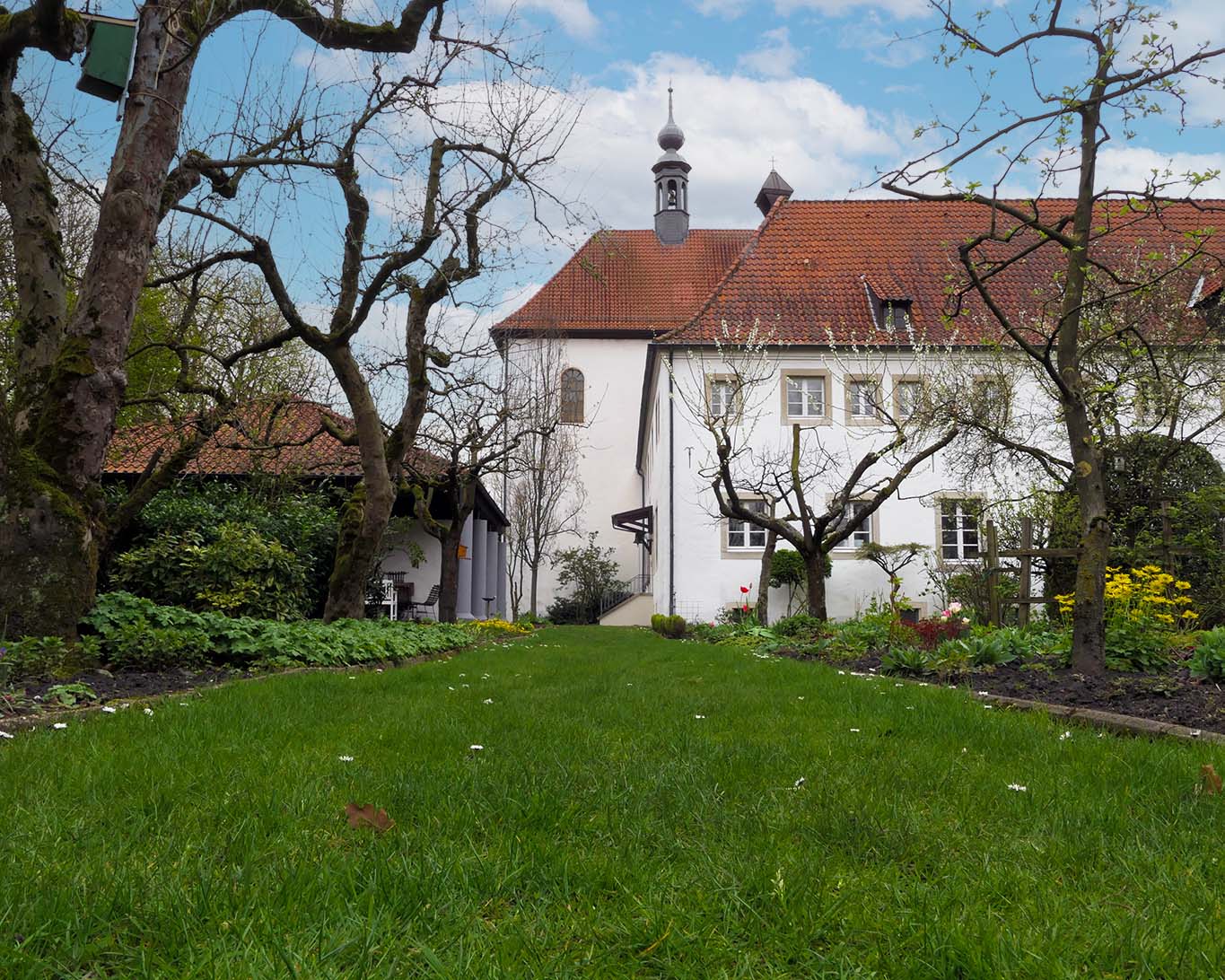 Ansicht des Kapuzinerklosters in der Lippstadt Werne vom Klostergarten aus betrachtet.