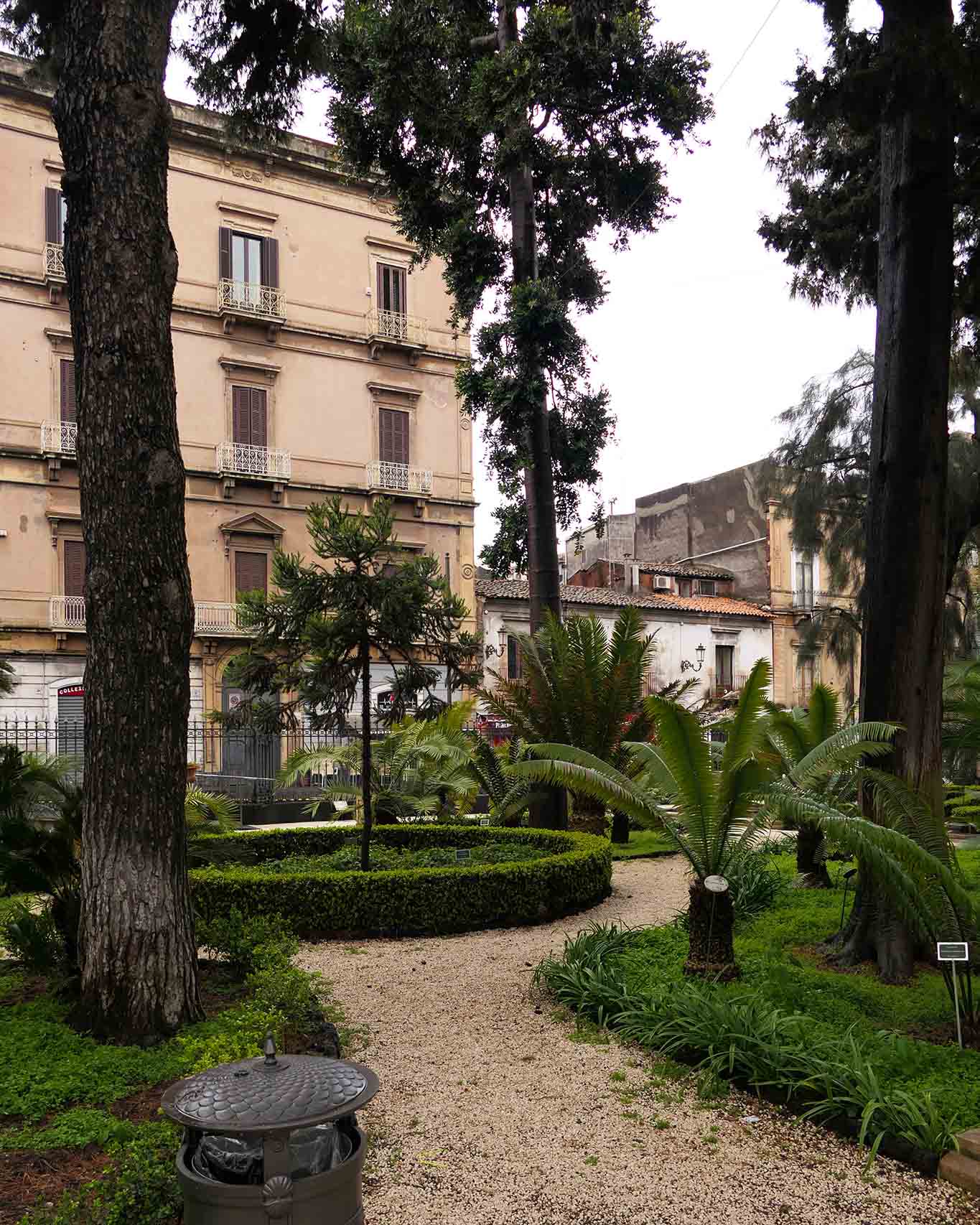 Städtisches Ambiente strahlt der Orto Botanico dell’Università di Catania inmitten der Altstadt aus.
