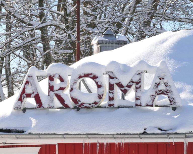 Kleiner verschneiter Kiosk in Clausthal-Zellerfeld.