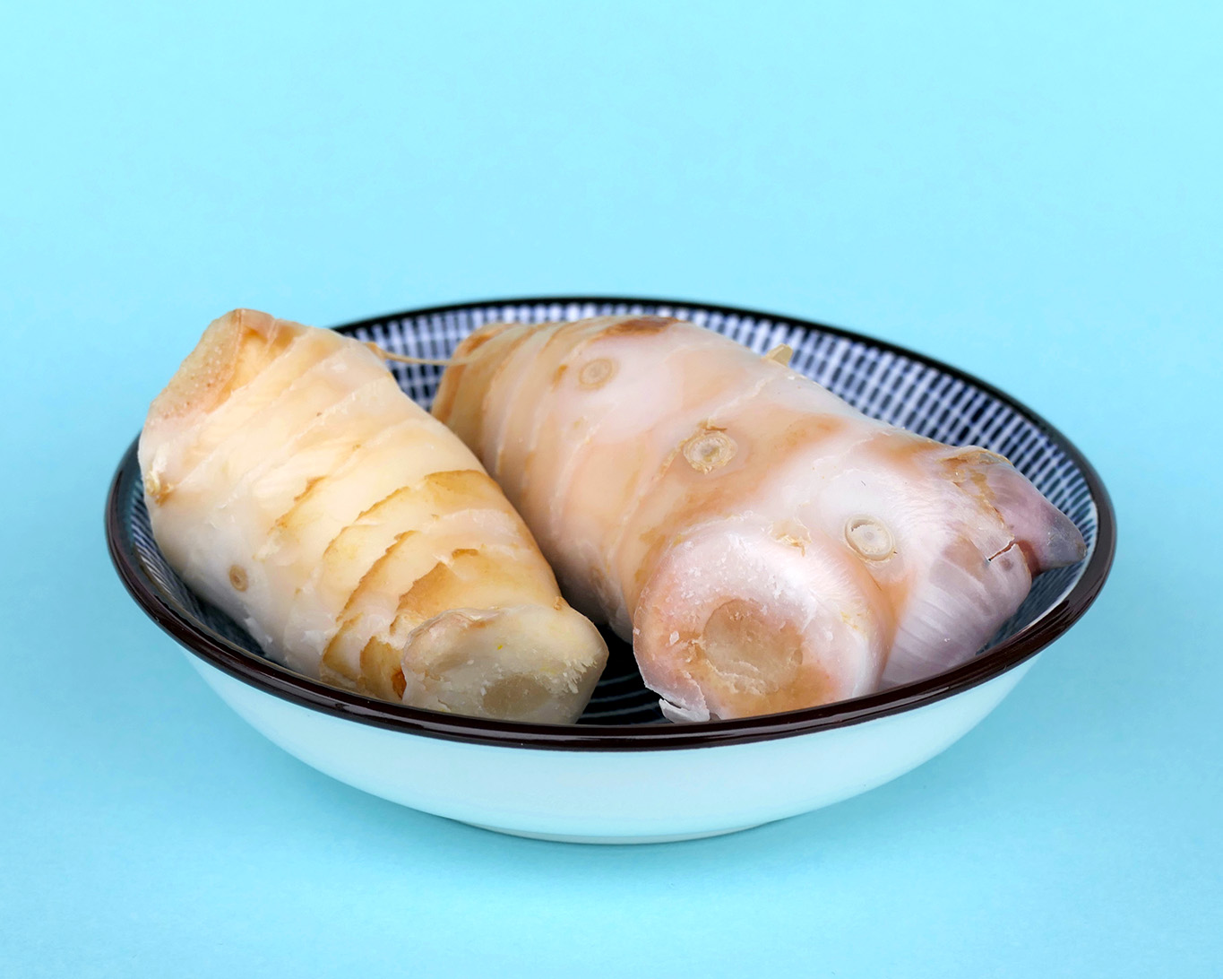 Blass ud weisslich sind die Wurzeln des Galgant. Beissend scharf ist sein Geschmack. Dabei ist er ein Sensibelchen.